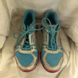 Y2K women’s athletic shoe